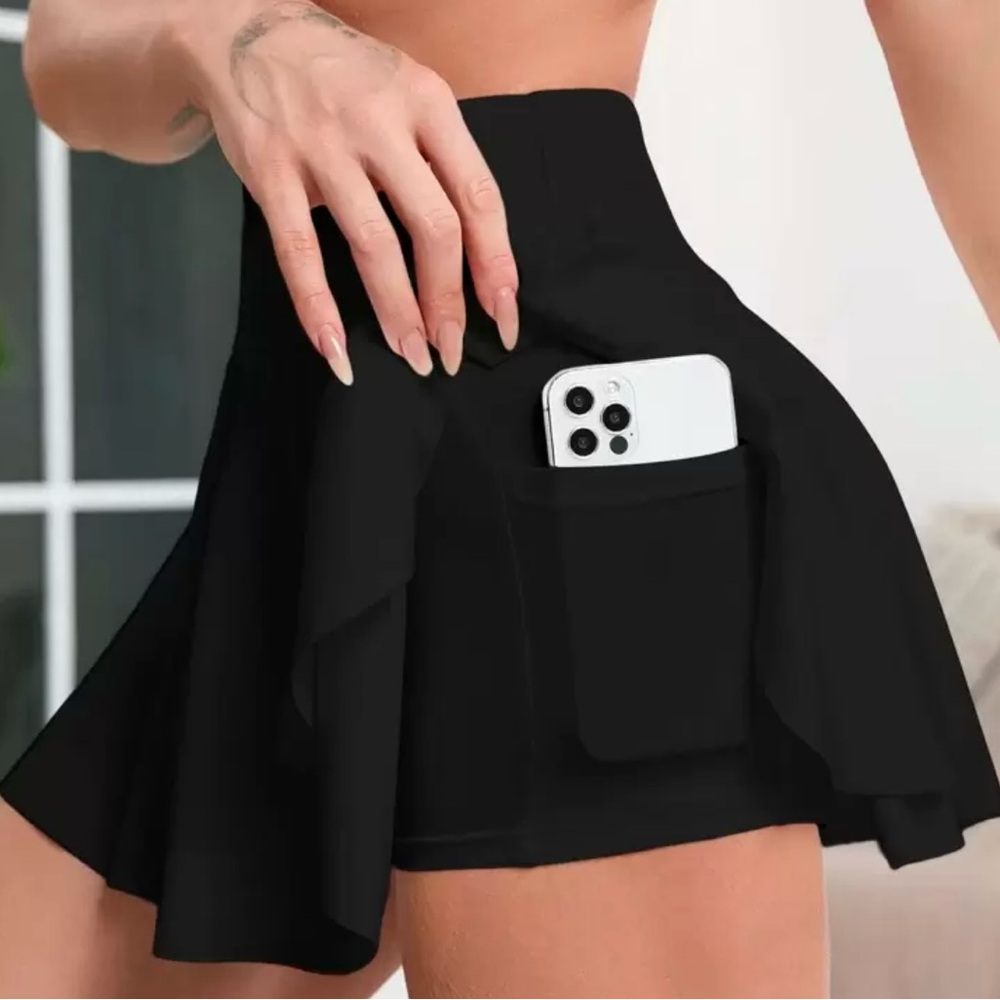Black High-Waisted Tennis Skort with Pockets – Size Medium